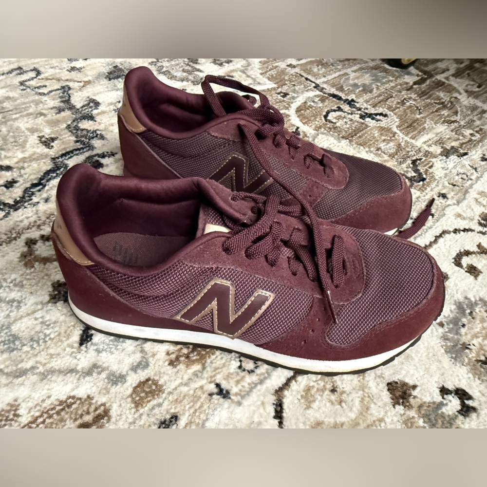New Balance Women's Maroon Sneakers